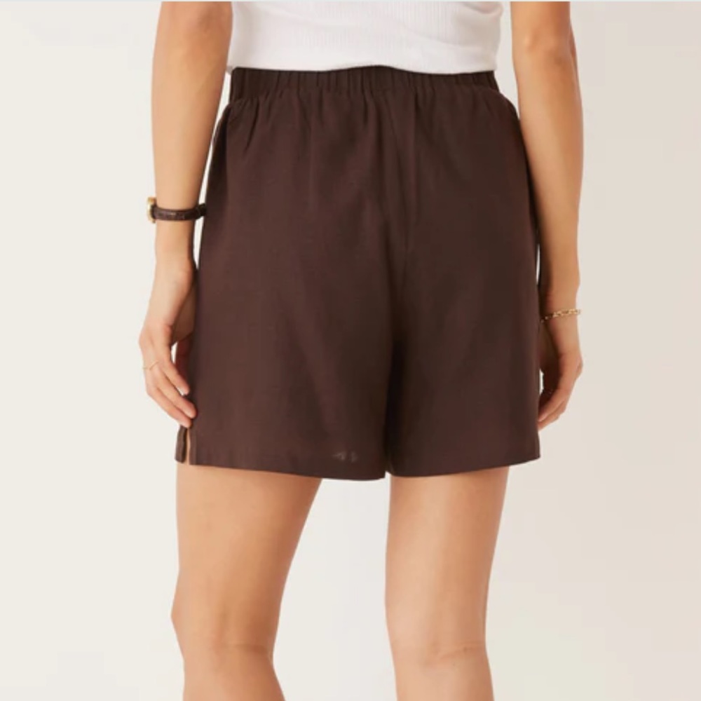 The Annie Linen Short in Dark Brown